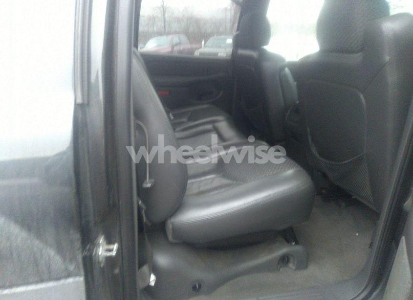 Photo 8 of 2004 Chevrolet Avalanche 1500 (VIN 3GNEK12T14G329215)