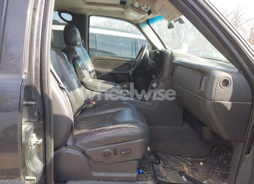 Photo 5 of 2004 Chevrolet Avalanche 1500 (VIN 3GNEK12T24G219905)