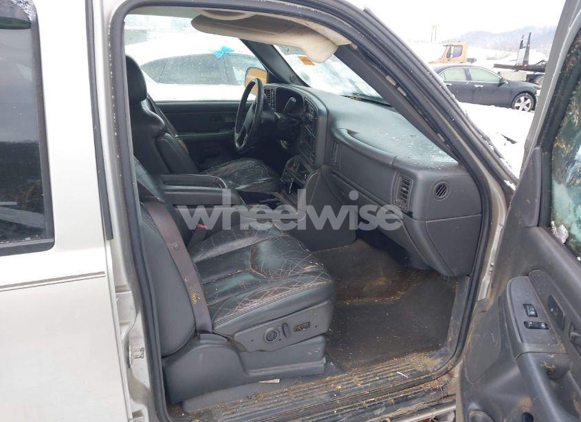 Photo 5 of 2004 Chevrolet Avalanche 1500 (VIN 3GNEK12T34G333377)