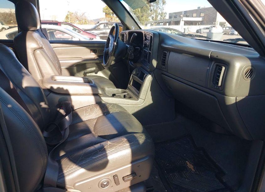 Photo 5 of 2004 Chevrolet Avalanche (VIN 3GNEK12T54G332540)