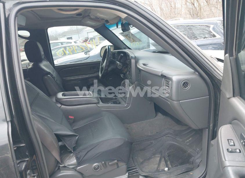 Photo 5 of 2004 Chevrolet Avalanche 1500 (VIN 3GNEK12T64G181370)