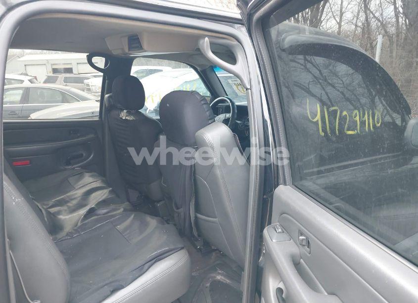 Photo 8 of 2004 Chevrolet Avalanche 1500 (VIN 3GNEK12T64G181370)