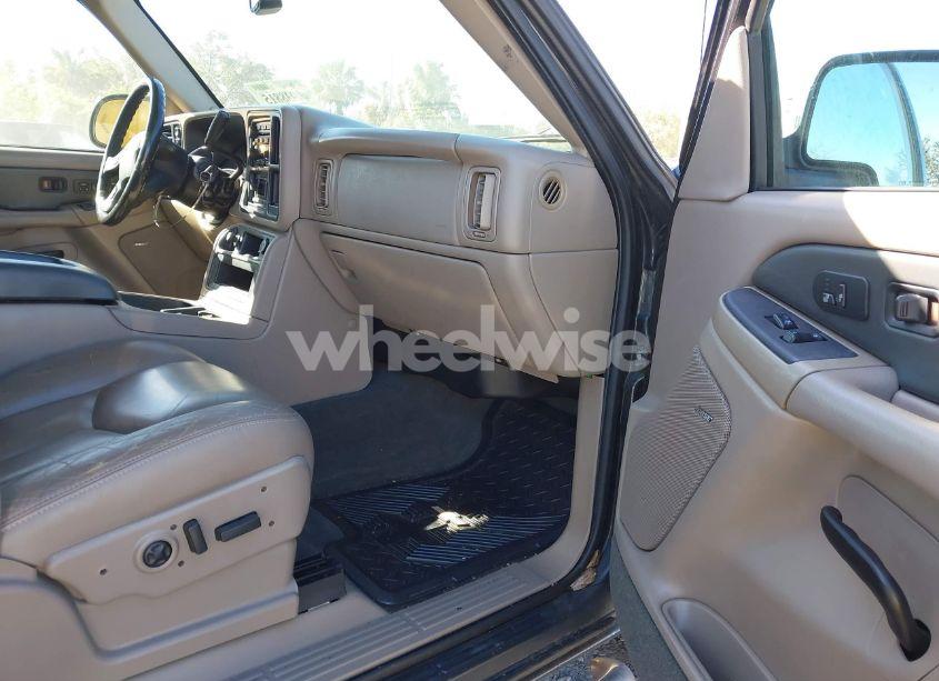 Photo 5 of 2004 Chevrolet Avalanche 1500 (VIN 3GNEK12T74G118567)