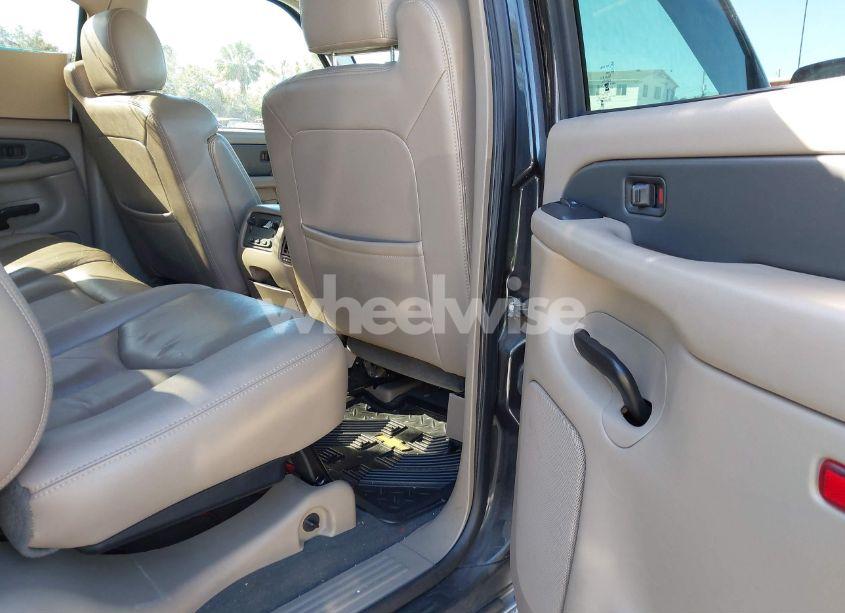 Photo 8 of 2004 Chevrolet Avalanche 1500 (VIN 3GNEK12T74G118567)