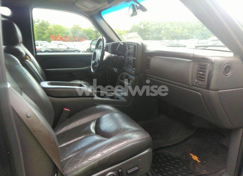 Photo 5 of 2004 Chevrolet Avalanche 1500 (VIN 3GNEK12T94G287439)