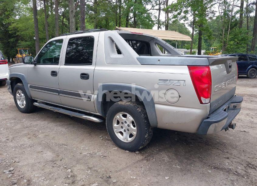 Photo 3 of 2004 Chevrolet Avalanche 1500 (VIN 3GNEK12TX4G226357)