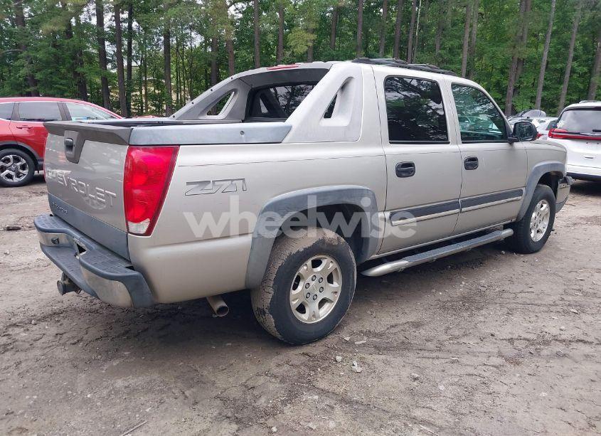 Photo 4 of 2004 Chevrolet Avalanche 1500 (VIN 3GNEK12TX4G226357)