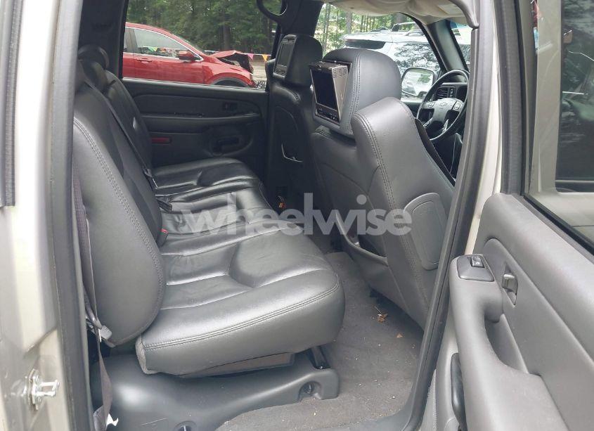 Photo 8 of 2004 Chevrolet Avalanche 1500 (VIN 3GNEK12TX4G226357)