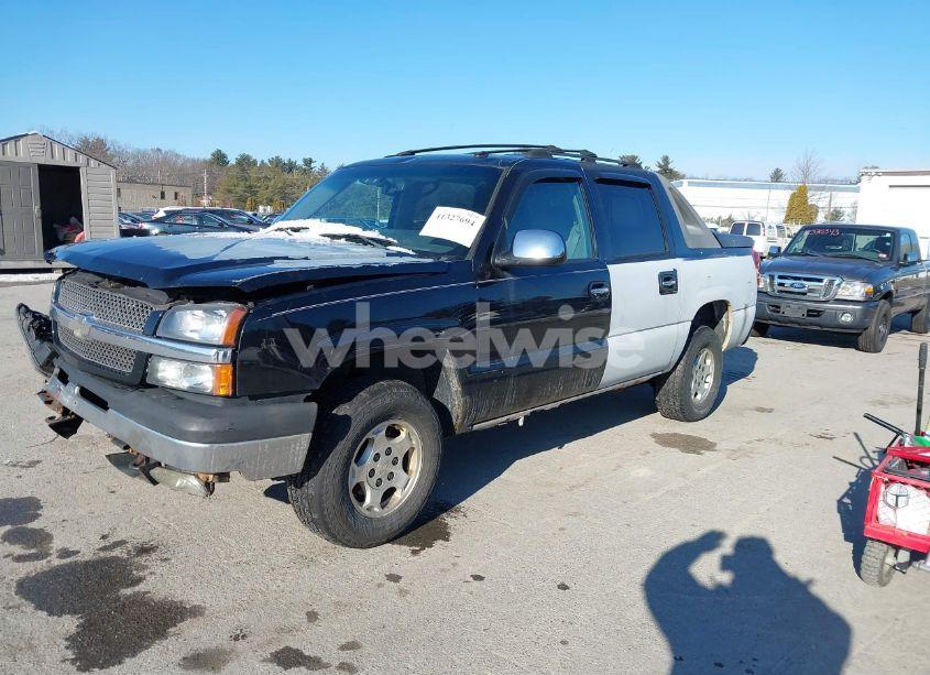 Photo 2 of 2005 Chevrolet Avalanche 1500 LS (VIN 3GNEK12ZX5G210052)