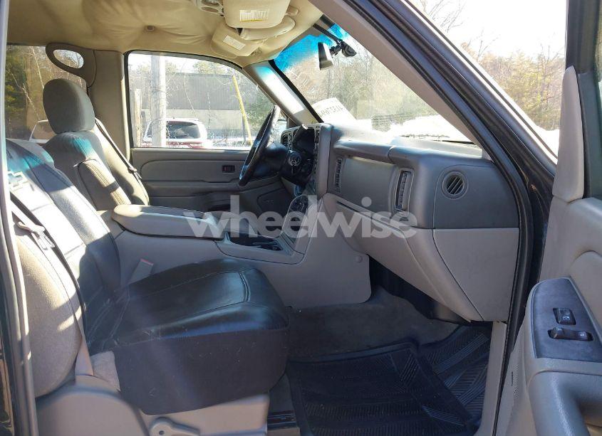 Photo 5 of 2005 Chevrolet Avalanche 1500 LS (VIN 3GNEK12ZX5G210052)