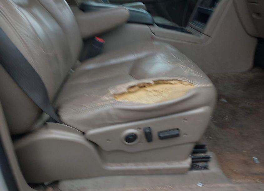 Photo 6 of 2003 Chevrolet Avalanche 1500 (VIN 3GNEK13T03G153562)