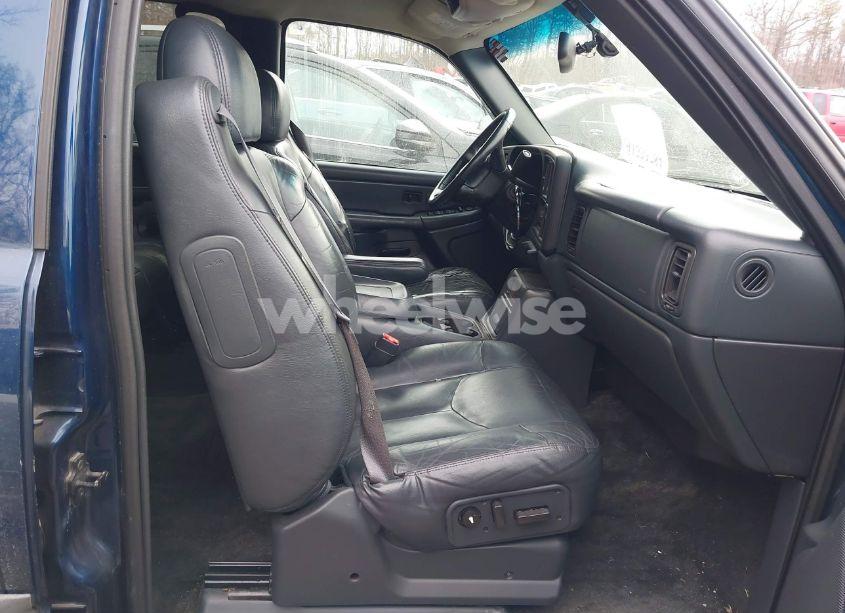 Photo 5 of 2002 Chevrolet Avalanche 1500 (VIN 3GNEK13T12G136557)