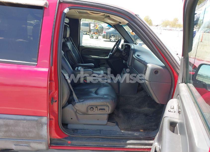 Photo 5 of 2002 Chevrolet Avalanche 1500 (VIN 3GNEK13T22G271773)