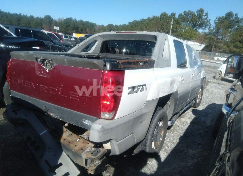 Photo 4 of 2002 Chevrolet Avalanche (VIN 3GNEK13T42G124211)