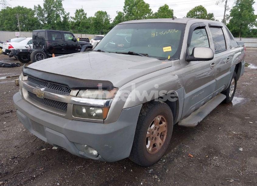Photo 2 of 2002 Chevrolet Avalanche (VIN 3GNEK13T42G153921)