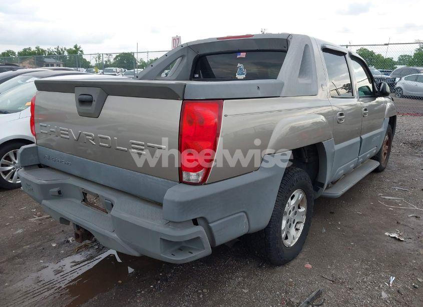 Photo 4 of 2002 Chevrolet Avalanche (VIN 3GNEK13T42G153921)