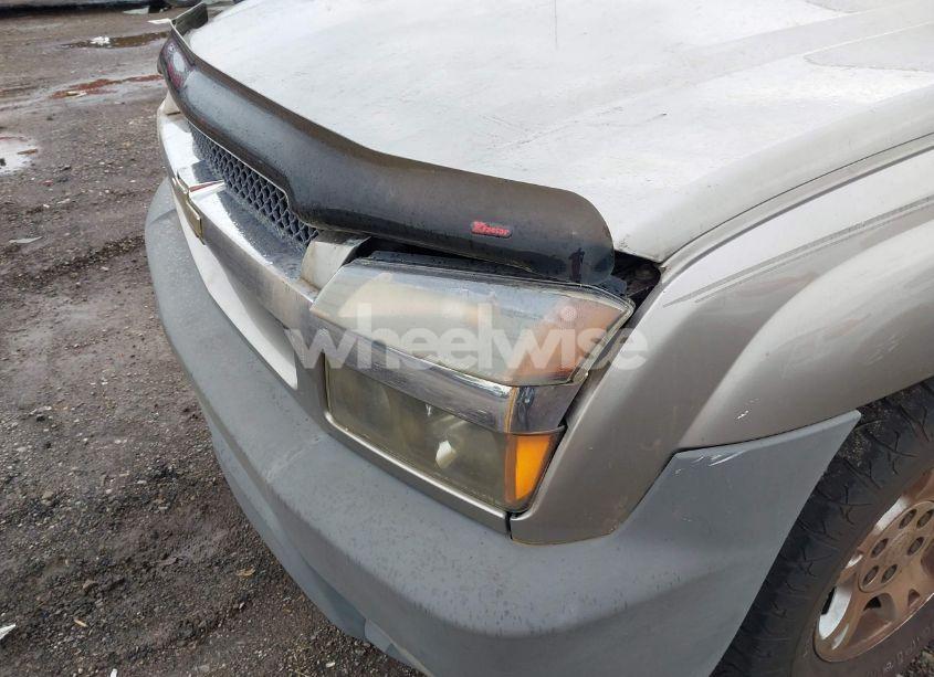 Photo 6 of 2002 Chevrolet Avalanche (VIN 3GNEK13T42G153921)