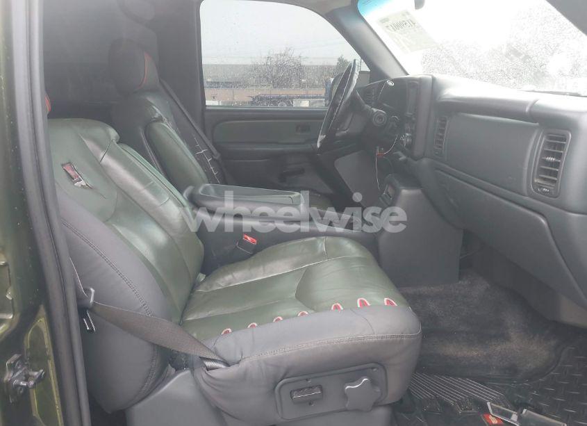 Photo 5 of 2002 Chevrolet Avalanche 1500 (VIN 3GNEK13T42G274741)