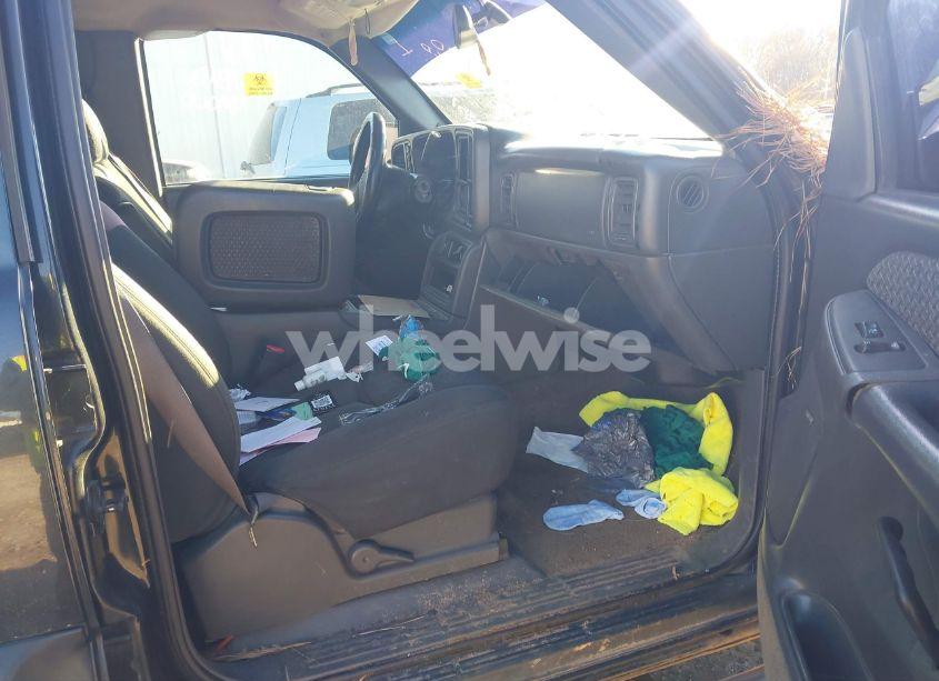 Photo 5 of 2003 Chevrolet Avalanche 1500 (VIN 3GNEK13T43G119348)