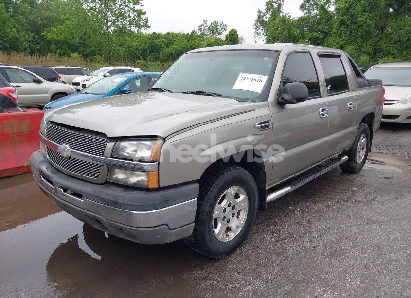 Photo 2 of 2003 Chevrolet Avalanche 1500 (VIN 3GNEK13T43G312924)