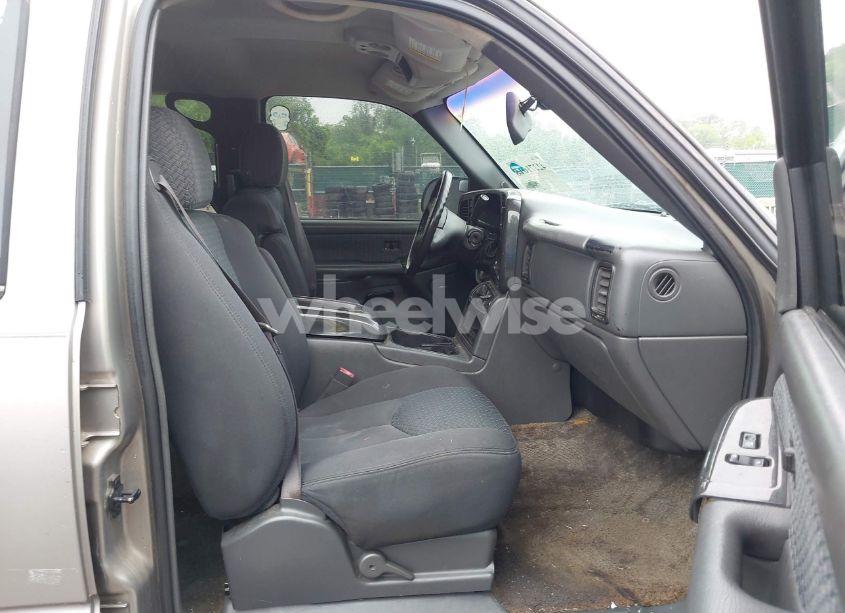 Photo 5 of 2003 Chevrolet Avalanche 1500 (VIN 3GNEK13T43G312924)