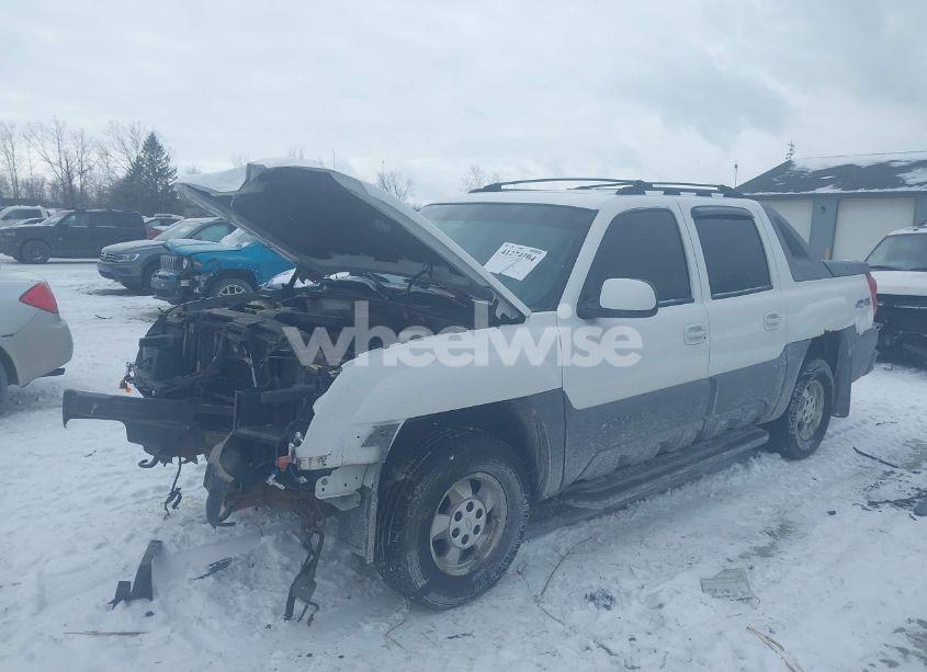 Photo 2 of 2002 Chevrolet Avalanche 1500 (VIN 3GNEK13T52G174602)