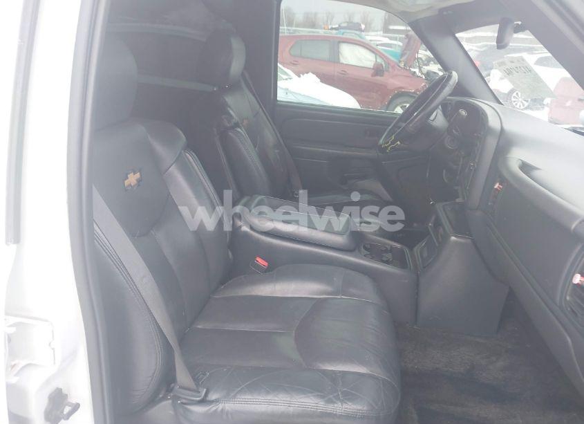 Photo 5 of 2002 Chevrolet Avalanche 1500 (VIN 3GNEK13T52G174602)