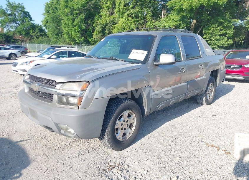 Photo 2 of 2002 Chevrolet Avalanche 1500 (VIN 3GNEK13T52G178164)