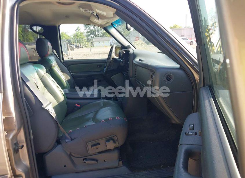 Photo 5 of 2002 Chevrolet Avalanche 1500 (VIN 3GNEK13T52G178164)