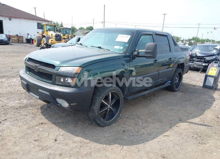 Photo 2 of 2002 Chevrolet Avalanche (VIN 3GNEK13T52G195787)