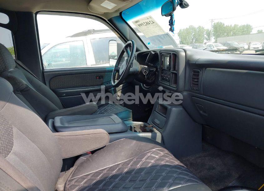 Photo 5 of 2002 Chevrolet Avalanche (VIN 3GNEK13T52G195787)