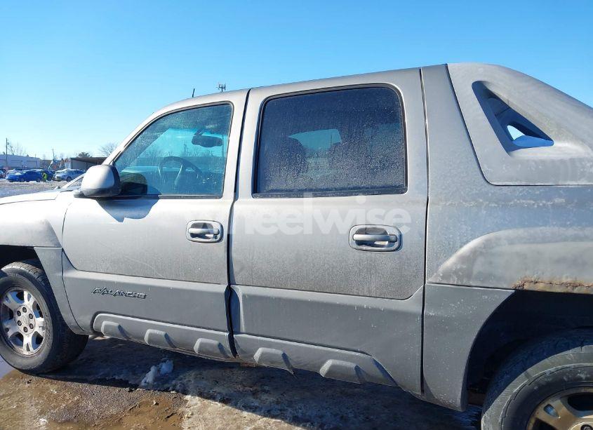 Photo 14 of 2002 Chevrolet Avalanche 1500 (VIN 3GNEK13T52G229615)