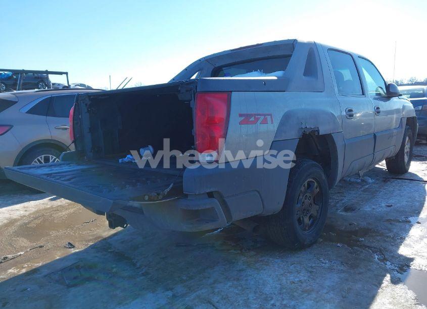 Photo 4 of 2002 Chevrolet Avalanche 1500 (VIN 3GNEK13T52G229615)