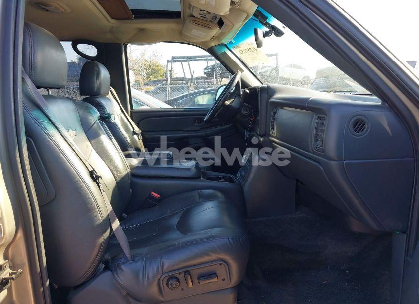 Photo 5 of 2002 Chevrolet Avalanche 1500 (VIN 3GNEK13T52G229615)