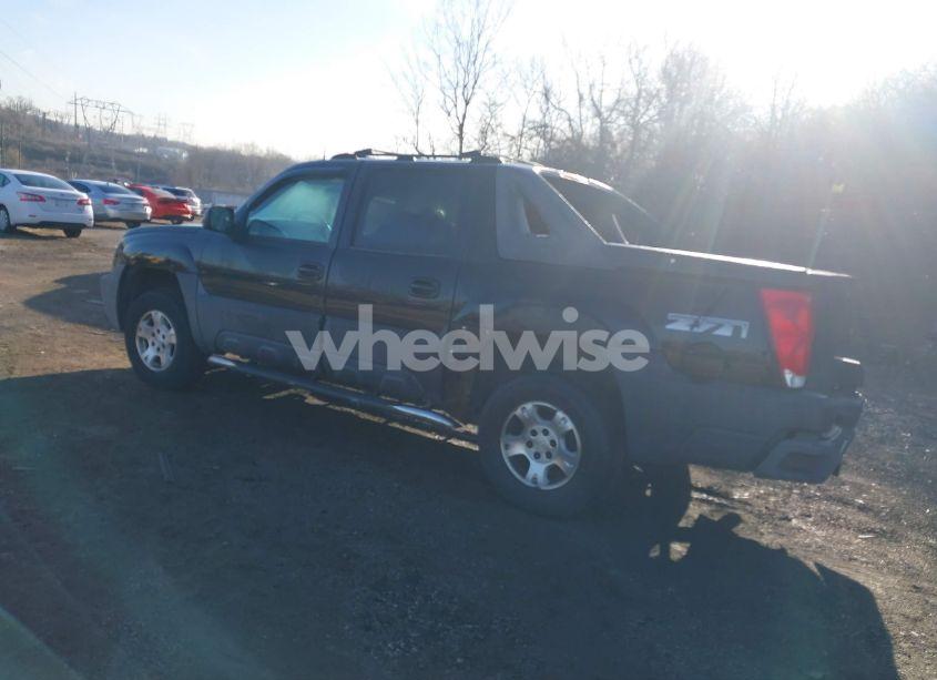 Photo 3 of 2003 Chevrolet Avalanche 1500 (VIN 3GNEK13T53G298810)