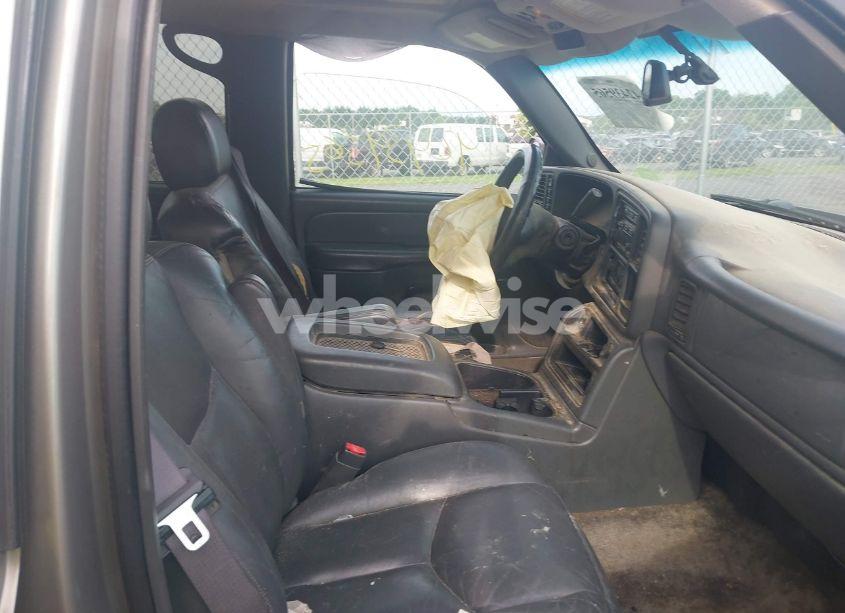 Photo 5 of 2003 Chevrolet Avalanche 1500 (VIN 3GNEK13T63G181074)