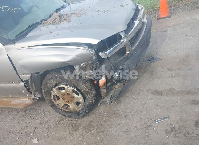 Photo 6 of 2003 Chevrolet Avalanche 1500 (VIN 3GNEK13T63G181074)