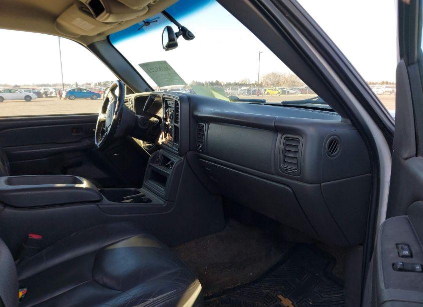 Photo 5 of 2003 Chevrolet Avalanche 1500 (VIN 3GNEK13T63G214221)