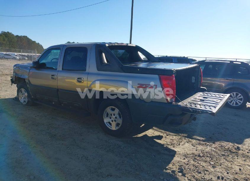 Photo 3 of 2002 Chevrolet Avalanche 1500 (VIN 3GNEK13T72G254323)
