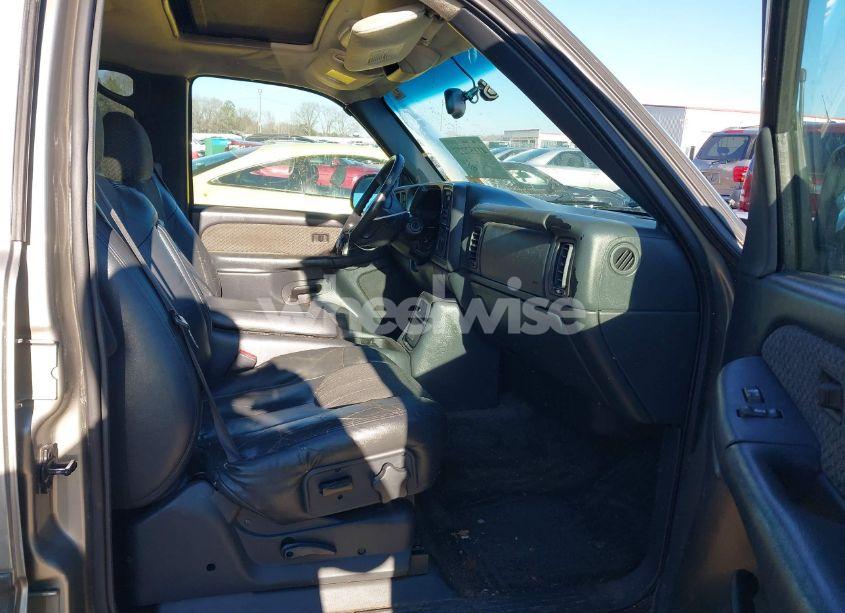 Photo 5 of 2002 Chevrolet Avalanche 1500 (VIN 3GNEK13T72G254323)