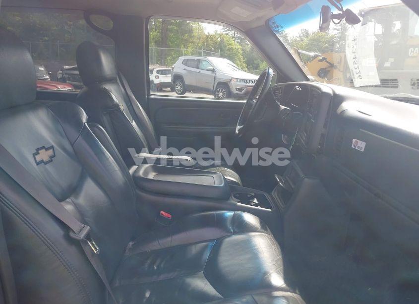 Photo 5 of 2002 Chevrolet Avalanche 1500 (VIN 3GNEK13T82G127676)