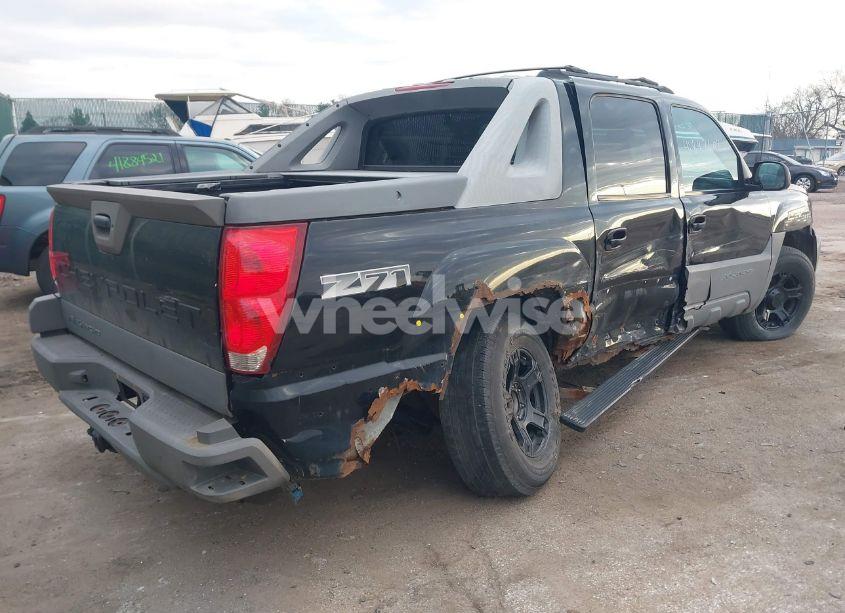 Photo 4 of 2002 Chevrolet Avalanche 1500 (VIN 3GNEK13T82G268036)