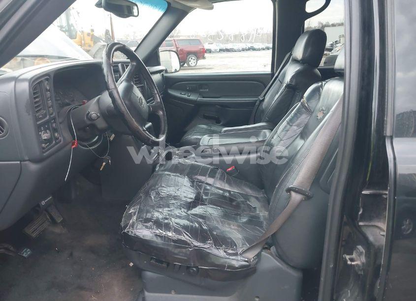 Photo 5 of 2002 Chevrolet Avalanche 1500 (VIN 3GNEK13T82G268036)