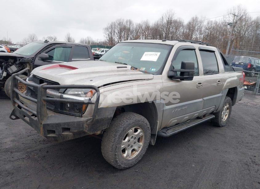 Photo 2 of 2002 Chevrolet Avalanche 1500 (VIN 3GNEK13T82G322323)