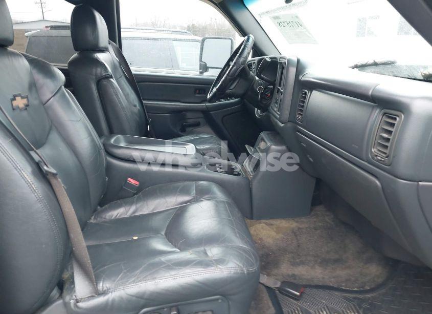 Photo 5 of 2002 Chevrolet Avalanche 1500 (VIN 3GNEK13T82G322323)