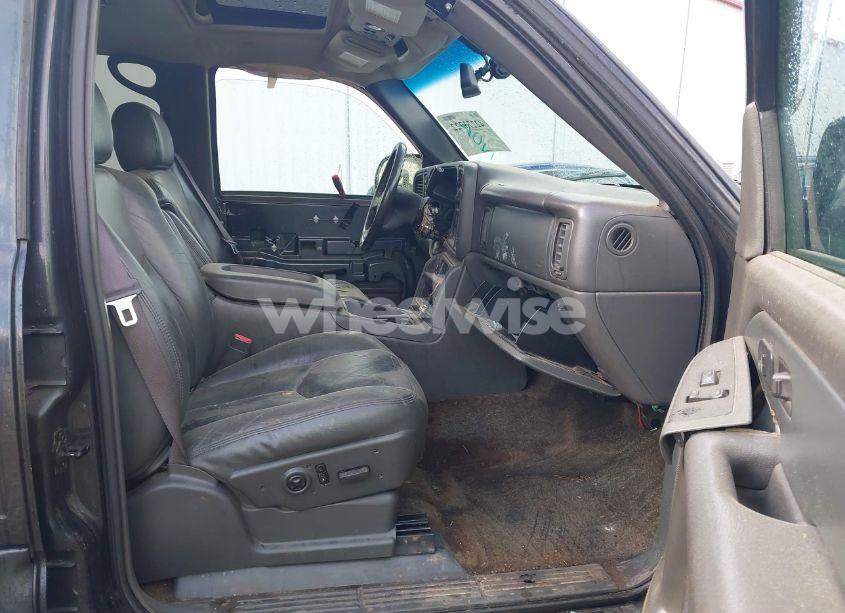 Photo 5 of 2003 Chevrolet Avalanche 1500 (VIN 3GNEK13T83G153535)