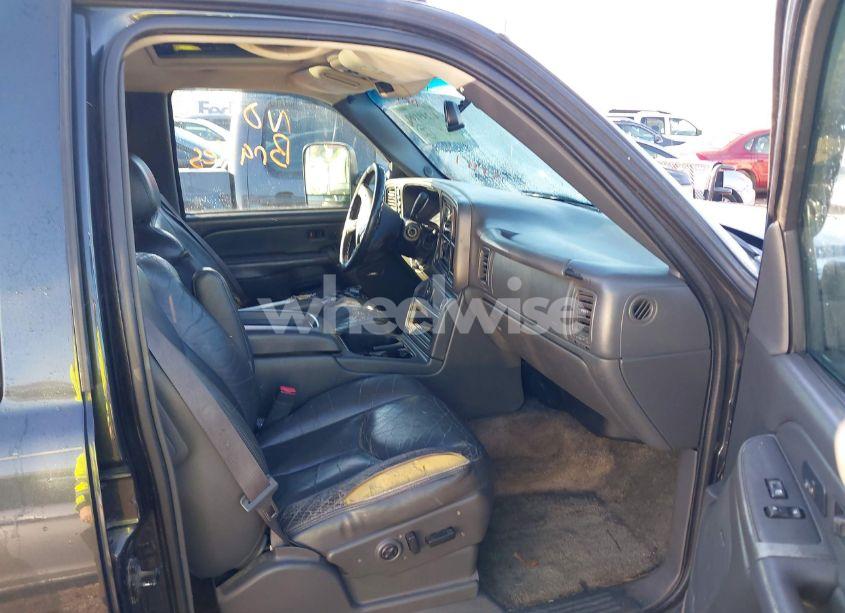 Photo 5 of 2003 Chevrolet Avalanche 1500 (VIN 3GNEK13T83G187717)