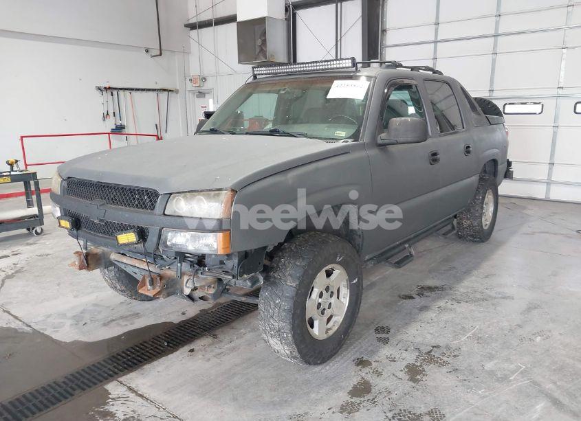 Photo 2 of 2003 Chevrolet Avalanche 1500 (VIN 3GNEK13T83G299210)