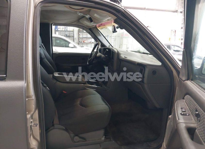 Photo 5 of 2003 Chevrolet Avalanche 1500 (VIN 3GNEK13T83G299210)