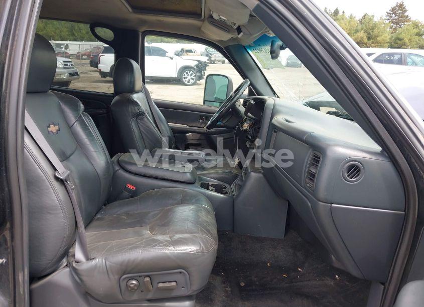 Photo 5 of 2002 Chevrolet Avalanche 1500 (VIN 3GNEK13T92G103211)